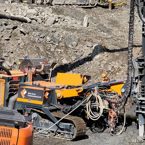Gravemaskin i arbeid